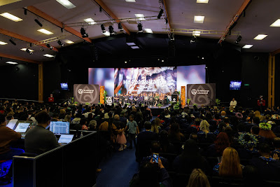 Photo from Ceremony 5 of the TWoA Tāmaki Makaurau 2025 Graduations (May 2025) held at the Mangere Arts Centre in Auckland, New Zealand on Tuesday, 27 May, 2025. Photo by Mike Walen / KeyImagery Photography. Copyright: © 2025 Te Wānanga o Aotearoa.